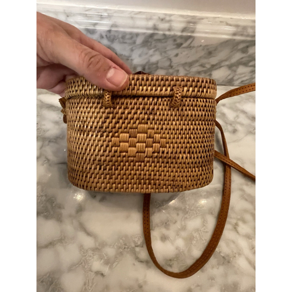 DEWI CROSSBODY RATTAN BASKET WEAVE AND WOOD PURSE - Picture 3 of 11